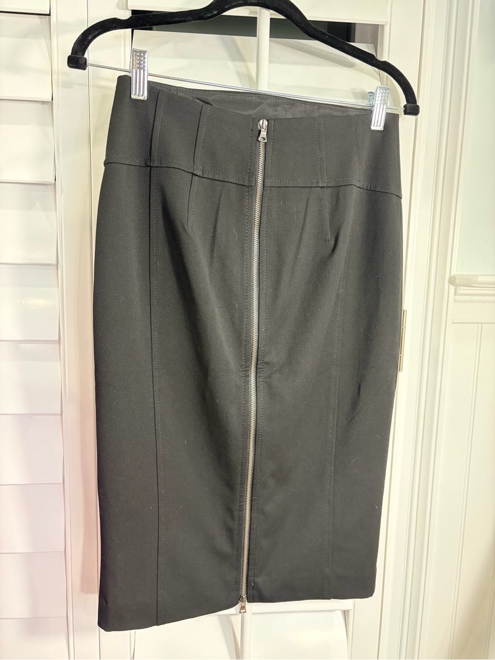 Express Black Zip-Back Pencil Skirt (2) - Picture 4 of 9